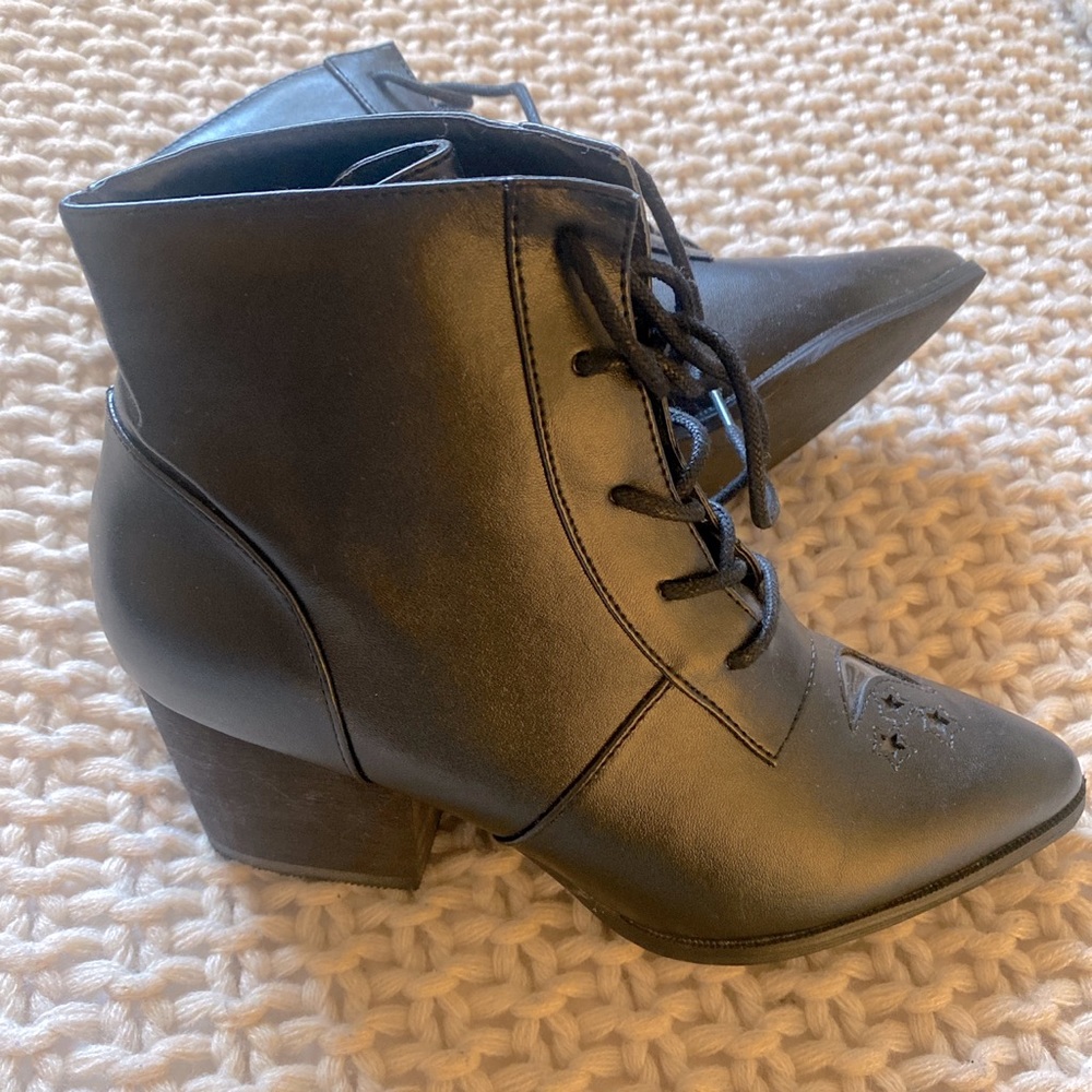 Lace-up pointy witch boots.